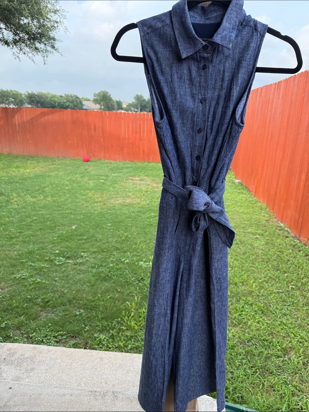 Banana Republic
Chambray Blue Linen
Denim Tie Waist
Jumpsuit Sleeveless size 0 - Picture 3 of 7